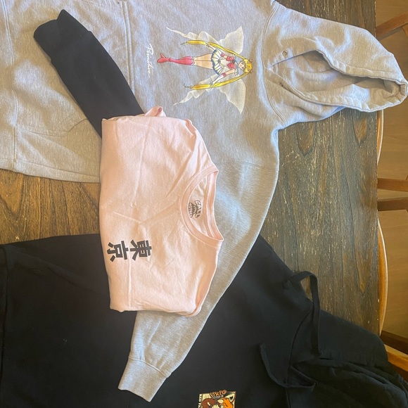 Sailor moon/anime hoodies and T-shirt bundle - Picture 2 of 9